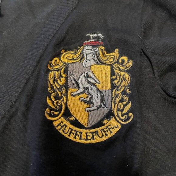 Harry Potter Sweater Womens Large Black Hufflepuff Cardigan Sweatshirt Crest - Picture 2 of 4